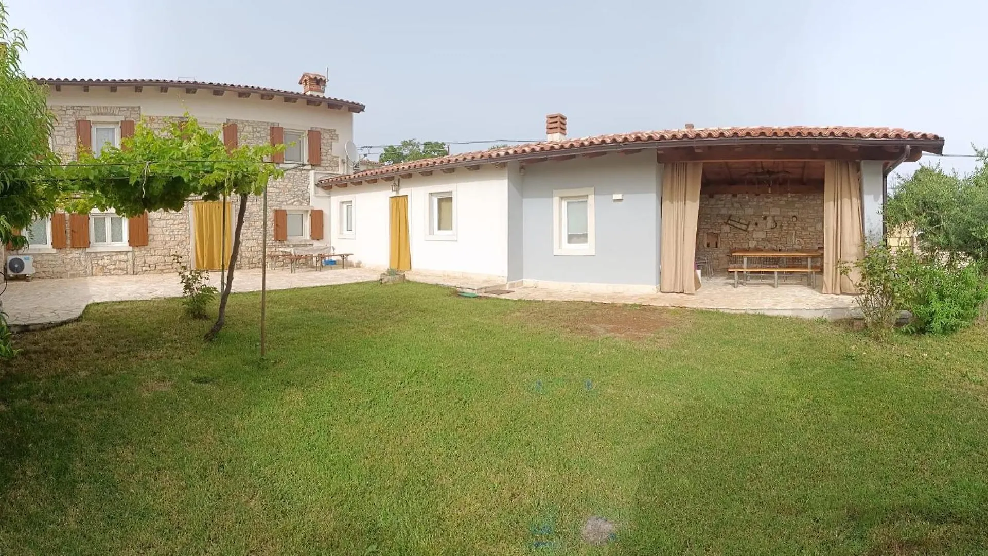 Casetta Con Giardino E Portico Galizana